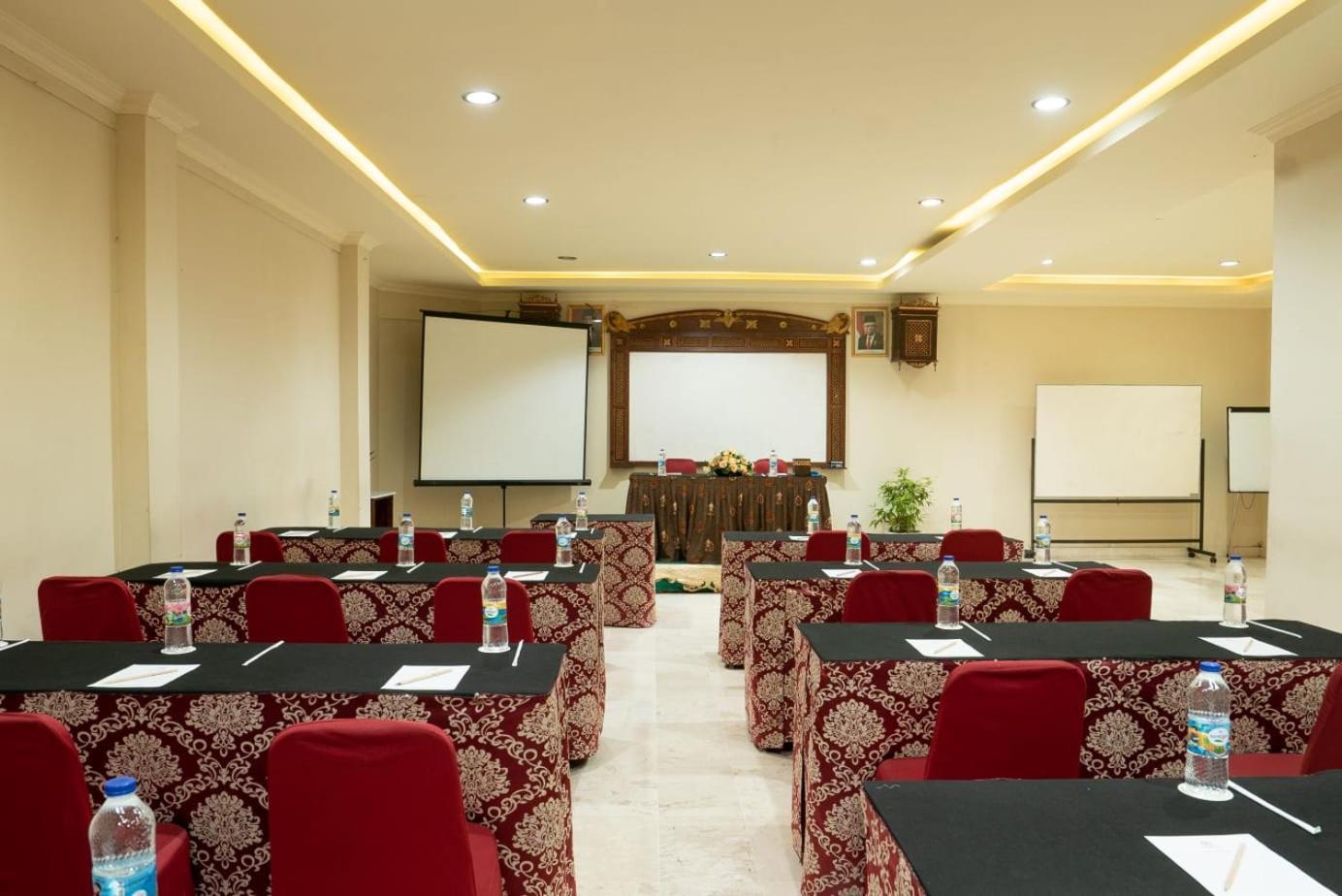 Hotel Indah Palace Yogyakarta Exterior foto